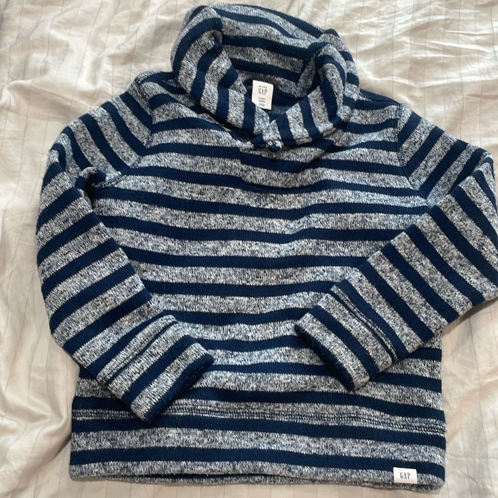 Baby Gap winter sweater warm button on collar. Size 5 boys
